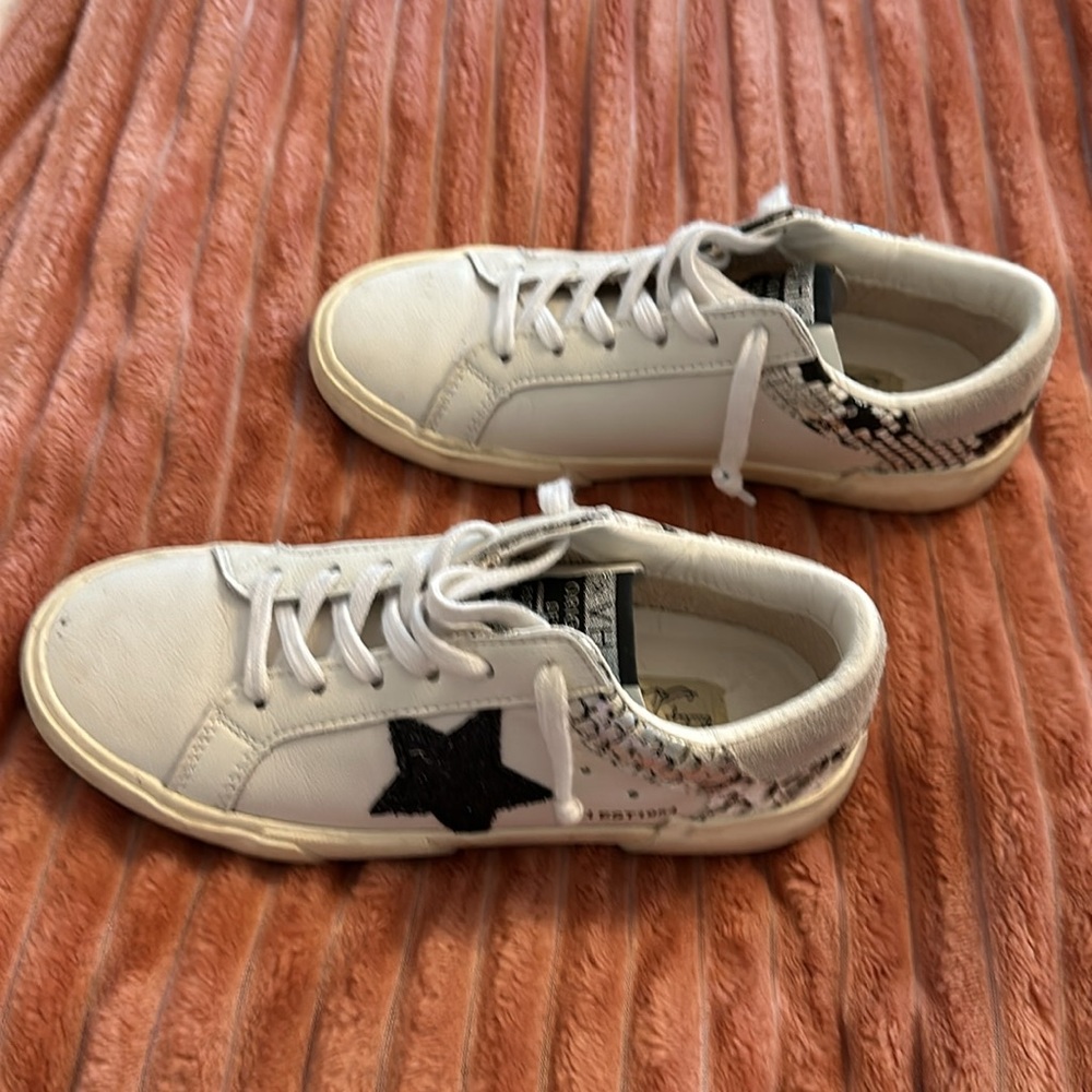 Vintage Havana Sneakers - Picture 3 of 6
